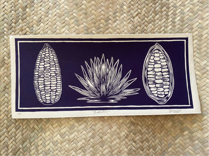 Linograbado "Bebidas" de Iliana Lázaro sobre papel de algodón, impresión en blanco y negro.