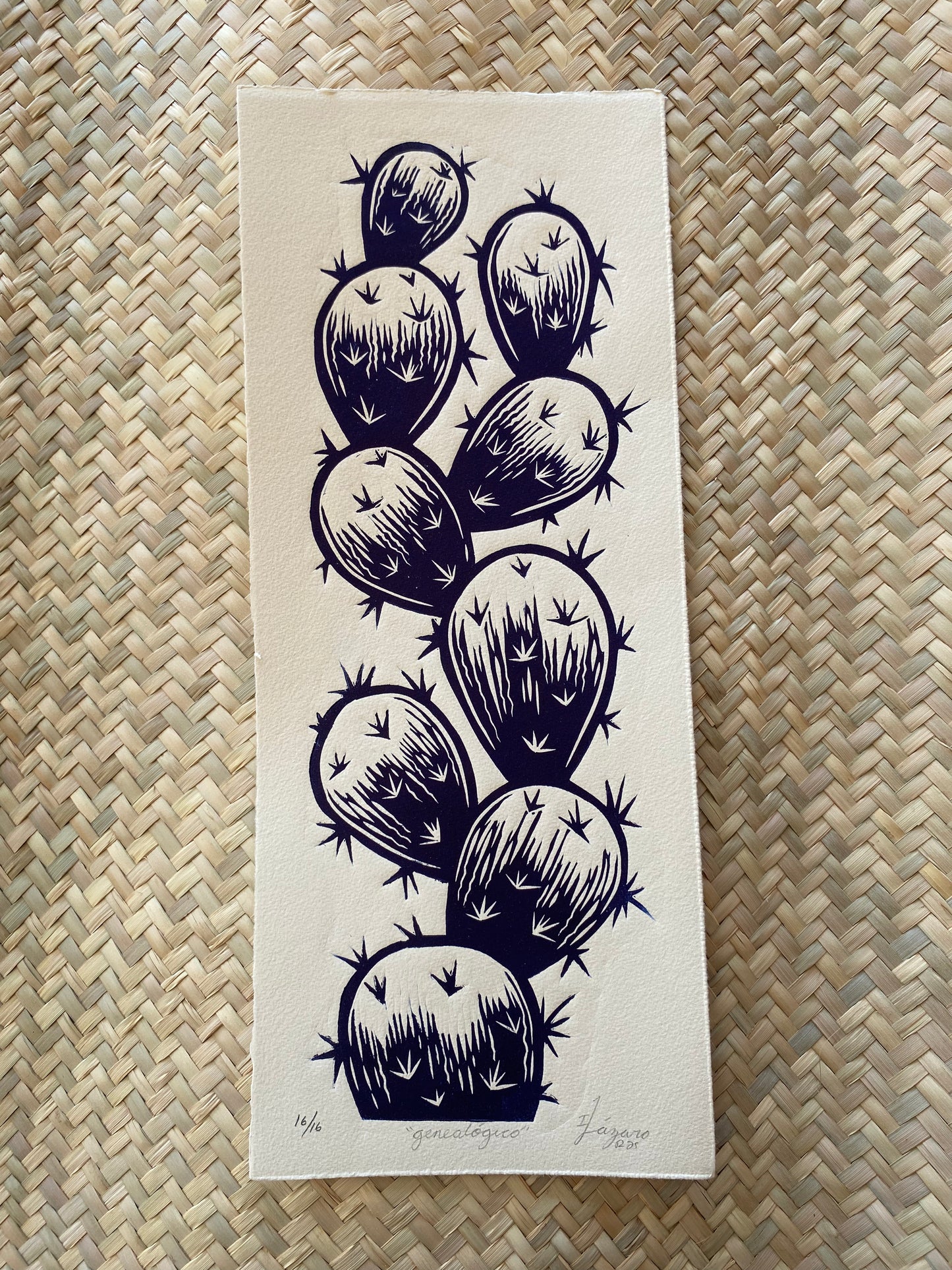 Linograbado "Genealógico" de Iliana Lázaro. Impresión sobre papel de algodón.